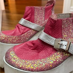 Exclusive design. Leather platforms.